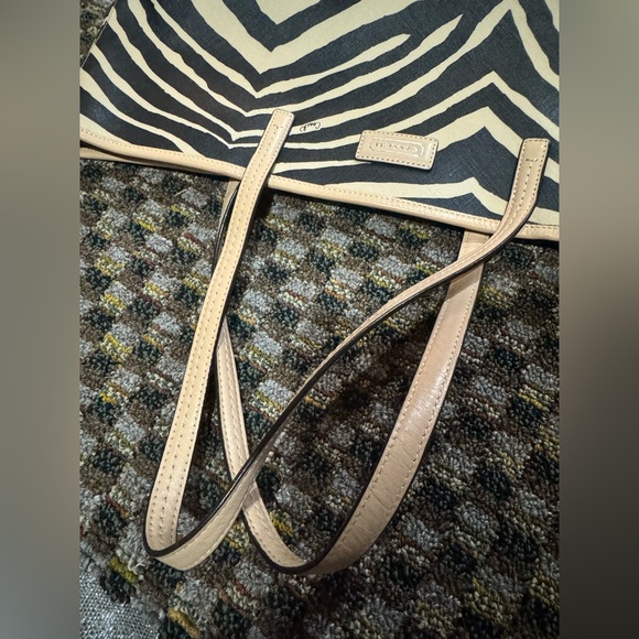 COACH Park Metro F26983 Black Tan Zebra Coated Canvas Tote Shoulder Bag 3 Charms - Picture 12 of 15